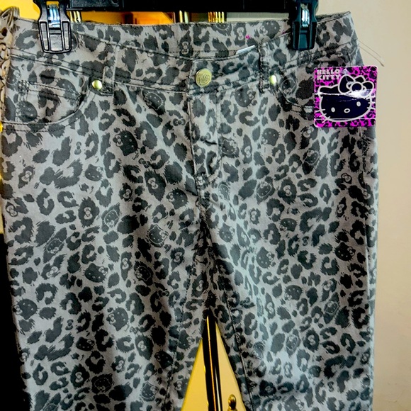 Hello Kitty Print JR’s Skinny Pants Sz 7 Gray Animal Print Skinny NWT - Picture 1 of 7